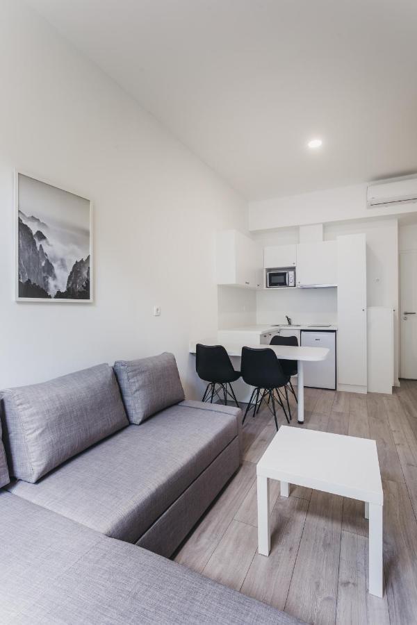 Mika Apartment And Studios Загреб Екстериор снимка