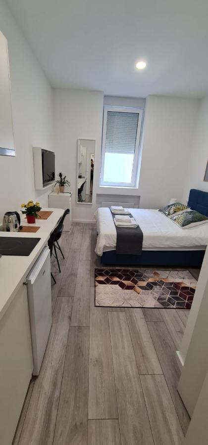 Mika Apartment And Studios Загреб Екстериор снимка